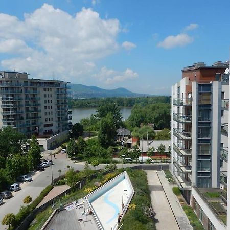 Imadnivalo Medences Hotellakas Szaunaval. Boedapest Buitenkant foto