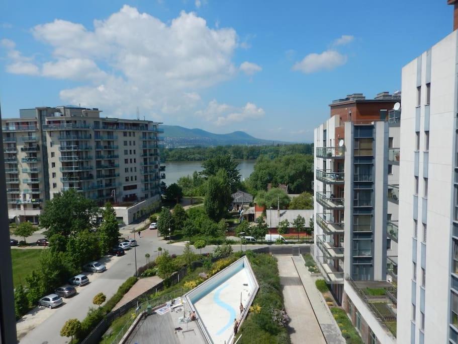 Imadnivalo Medences Hotellakas Szaunaval. Boedapest Buitenkant foto