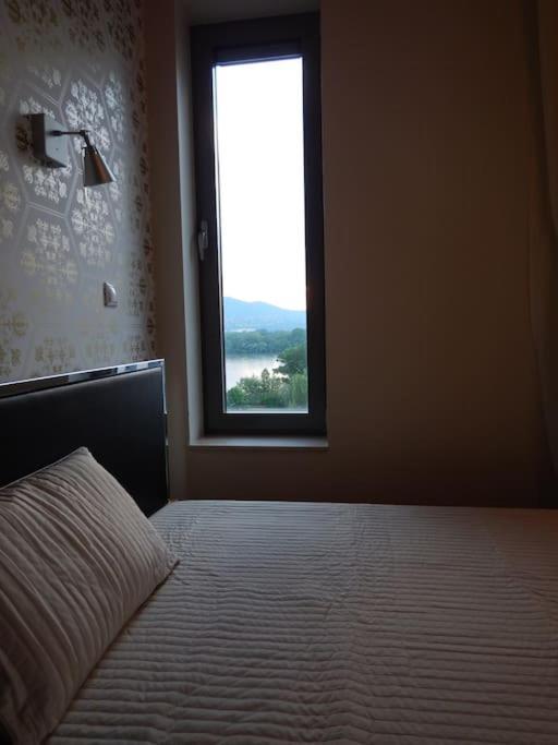 Imadnivalo Medences Hotellakas Szaunaval. Boedapest Buitenkant foto