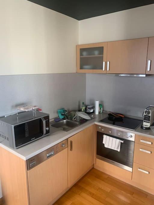 Imadnivalo Medences Hotellakas Szaunaval. Boedapest Buitenkant foto